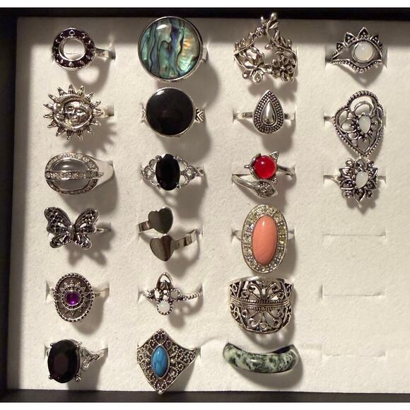 Unknown Jewelry - Bundle Silver Tone Costume Rings